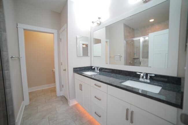 Building Photo - 2781 Julieanna Ln