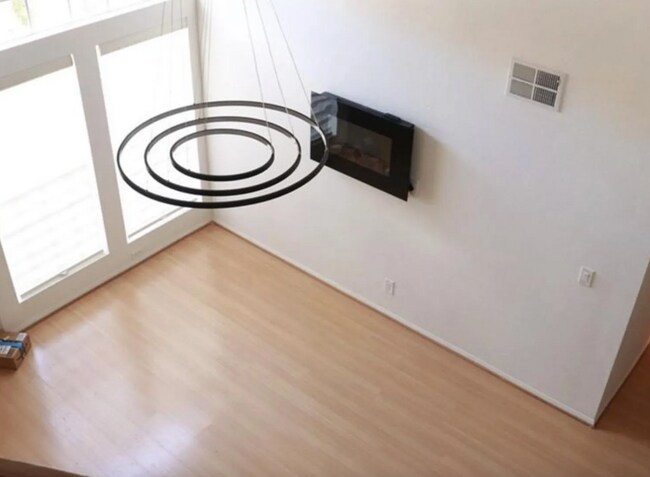 Building Photo - This stunning One-Bedroom 1.5 Bathroom Condo in Laguna Niguel