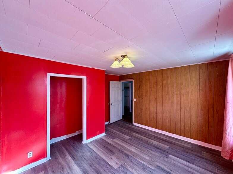 Building Photo - 628 Superior St