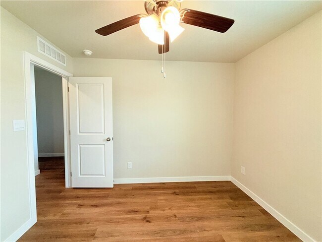 Building Photo - 1116 Zeus Dr