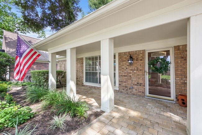Building Photo - 8910 Driftstone Dr