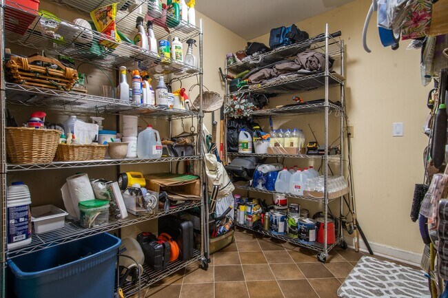Building Photo - Immaculate Snee Farm Townhome for Rent!