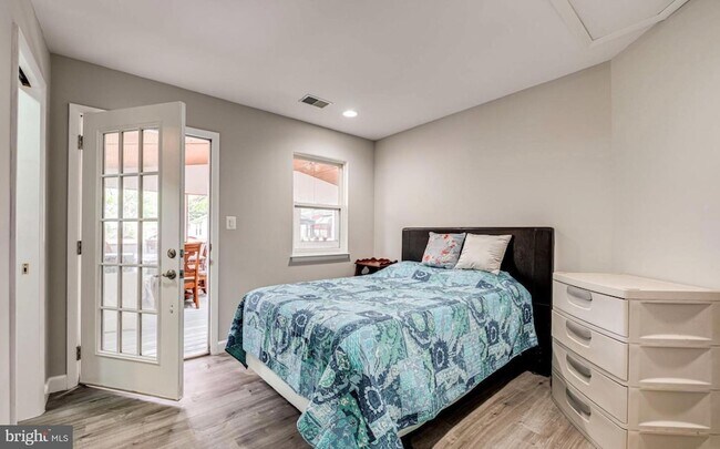 Building Photo - 4005 Lees Corner Rd