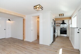 Building Photo - Fantastic 1 bedroom 1 bathroom condo in Queen Anne- Available NOW!