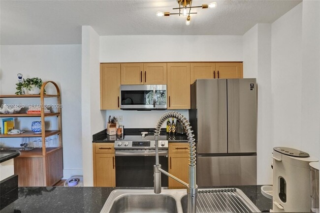 Building Photo - 6841 SW 44th St