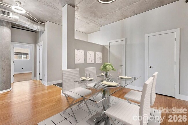 Building Photo - 505 E 6th St