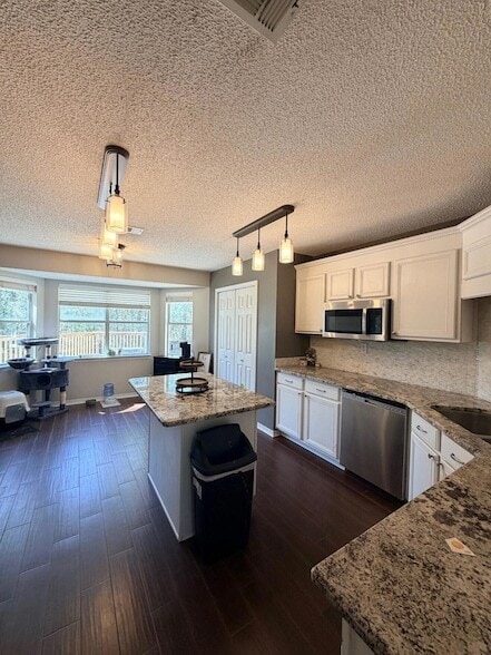 Building Photo - 205 Villacrest Dr