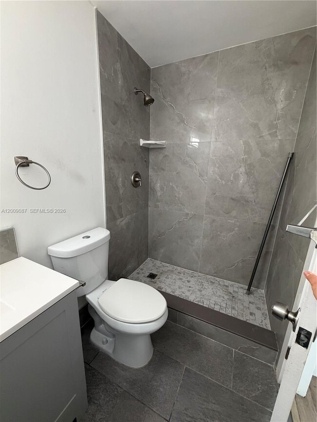 Building Photo - 857 W 41st St