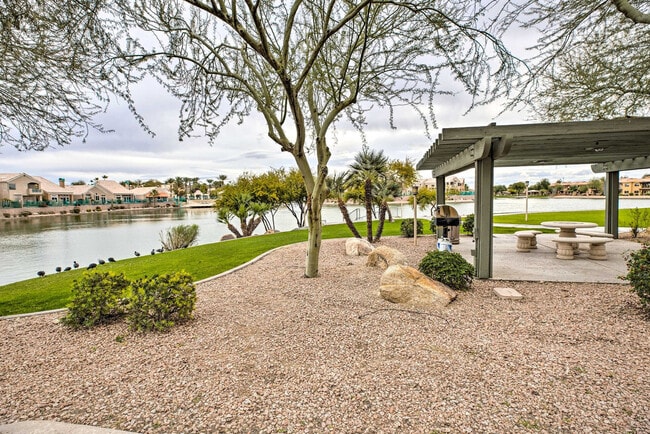 Building Photo - 16013 S Desert Foothills Pkwy