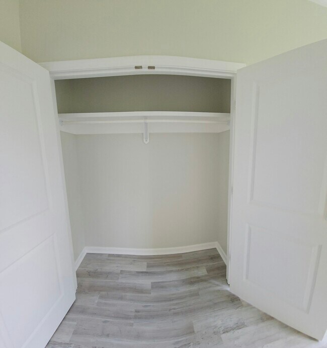 Building Photo - 8709 Apricot St