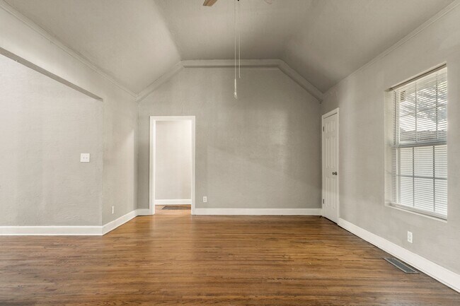 Building Photo - **CHARMING TULSA HOME FOR RENT — ONLY $1,300/MONTH!**