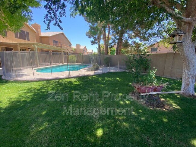 Building Photo - 426 S Burk St