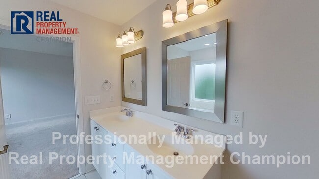 Building Photo - Welcoming Home in Courtney Pines w/Fenced Yard