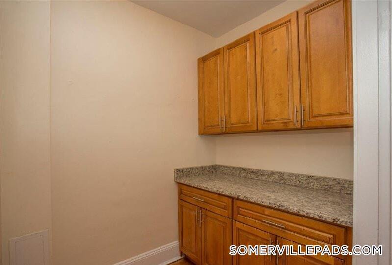 Building Photo - 136 Highland Ave