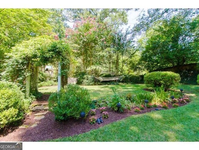 Building Photo - 1916 Greystone Rd NW