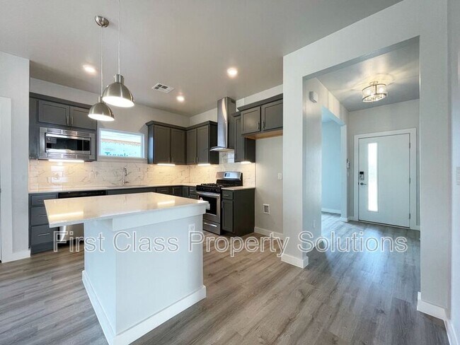 Building Photo - 512 NW 176th Terrace
