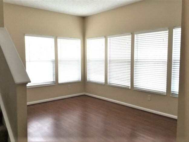 Building Photo - 1115 Sunset Dr