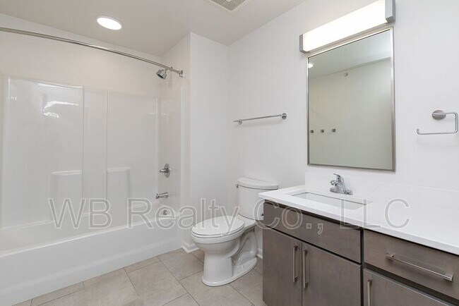 Building Photo - 315 5th St