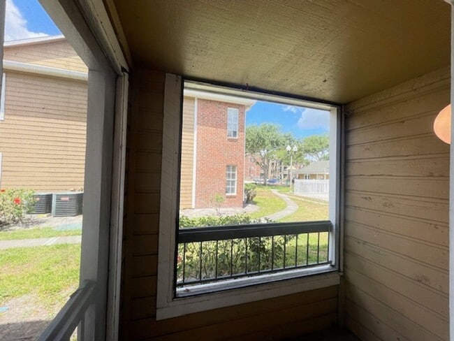 Building Photo - First Floor 1 Bedroom Condo In Orlando Area!
