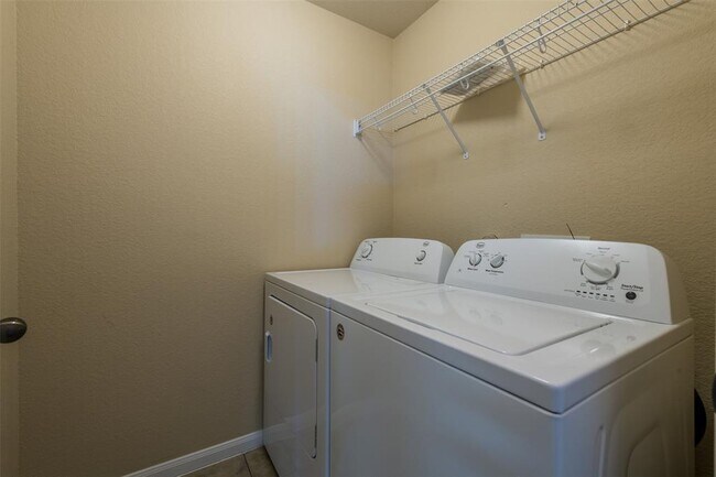 Building Photo - 4423 Meadowside Ln