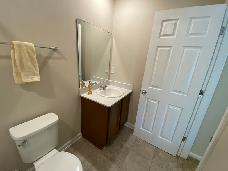 Building Photo - 183 Silver Fern Dr