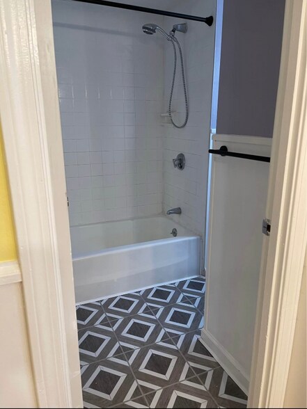 Building Photo - 512 Pine St