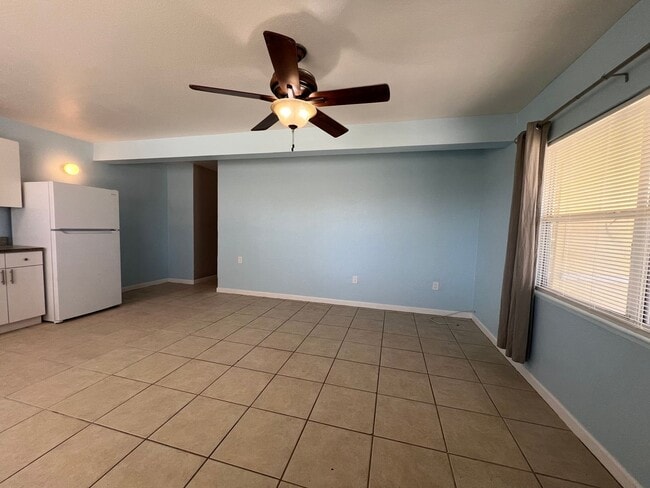 Building Photo - 708 Avenue A