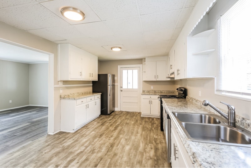 Building Photo - 2229 Ridgewood Ave