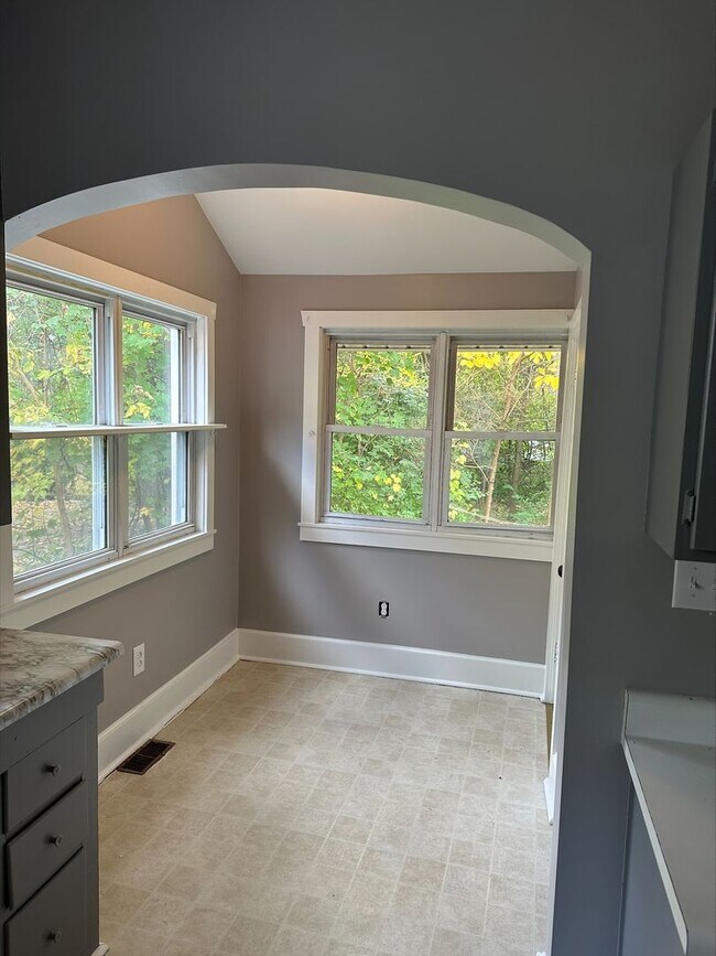 Building Photo - Two Bedroom House Blocks from Downtown Available Mid-June