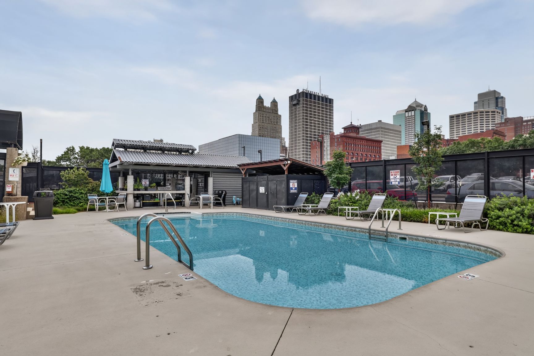 Building Photo - 612 Central St