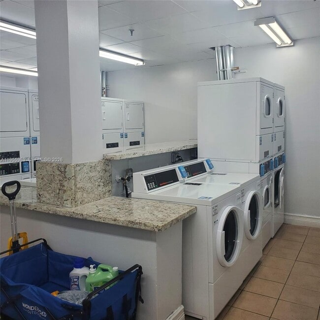 Building Photo - 850 N Miami Ave