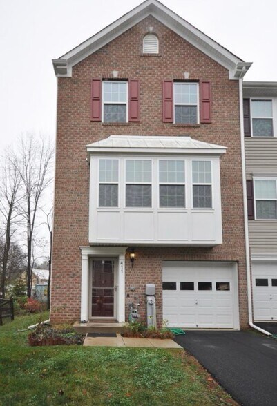 Building Photo - 411 Signal Ct