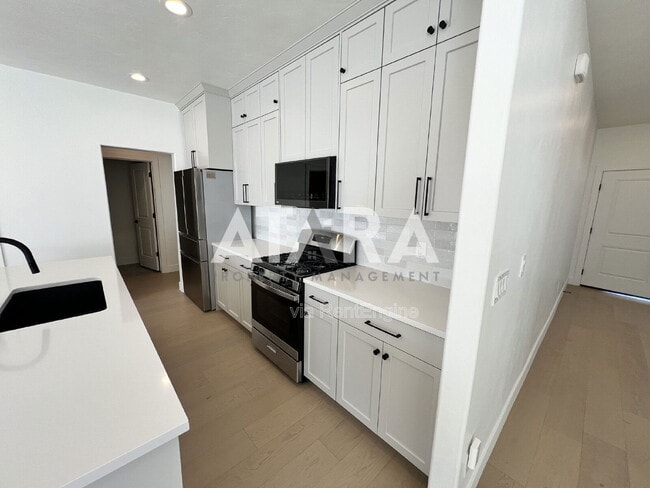 Building Photo - 955 S 850 W