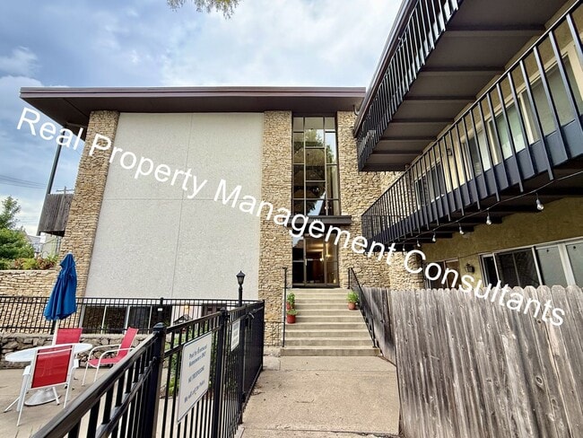 Primary Photo - Beautiful Condo on the Plaza with City Vie...