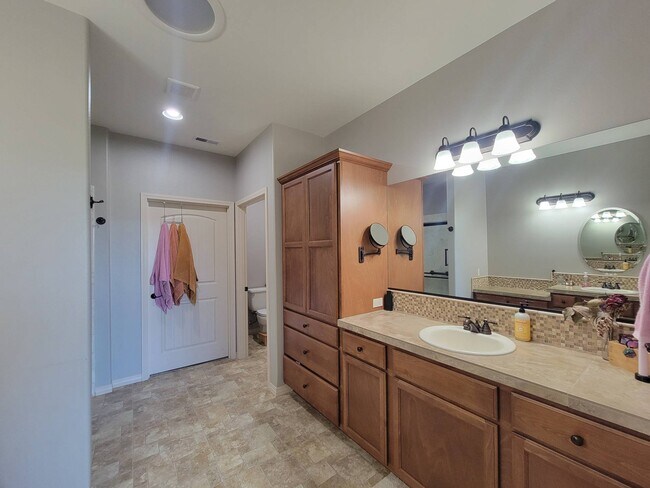 Building Photo - 2460 Bramasole Dr Way