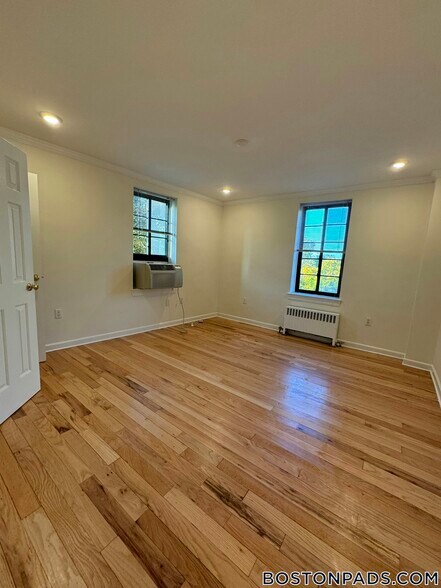 Building Photo - 60 Brattle St