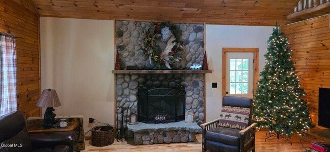 Building Photo - 9 Hemlock Dr