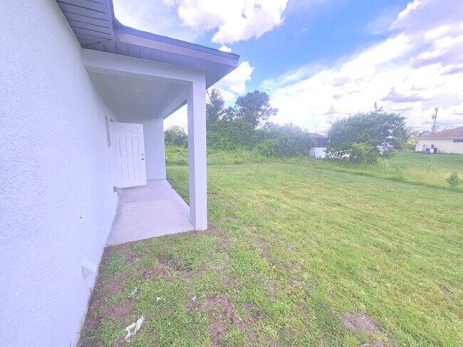 Building Photo - BRAND NEW HOME-2/2/1