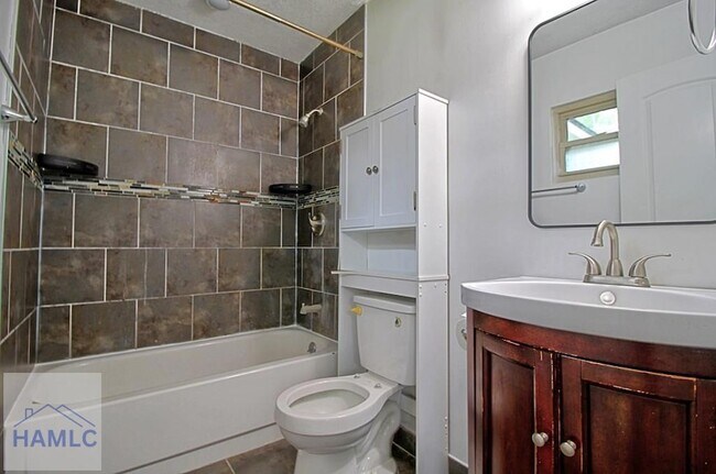 Building Photo - 1062 Kelly Dr