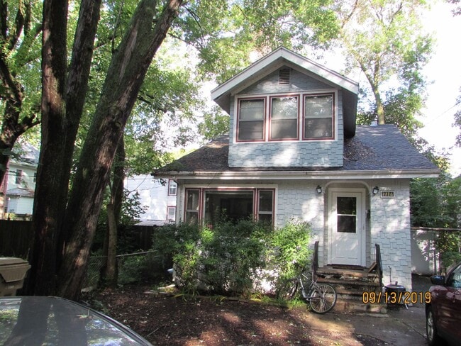Building Photo - /Charming 3BR Near Downtown Madison - Available 8/15/2026