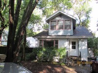 Building Photo - Secluded House on Near East Side