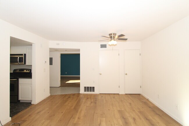 Building Photo - 5176 Makati Cir