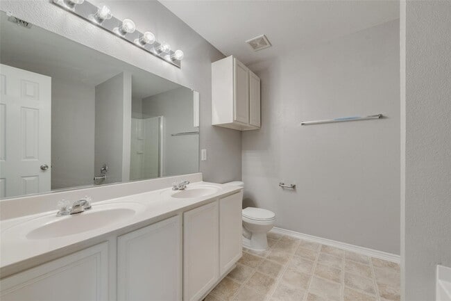 Building Photo - 613 Preston Dr