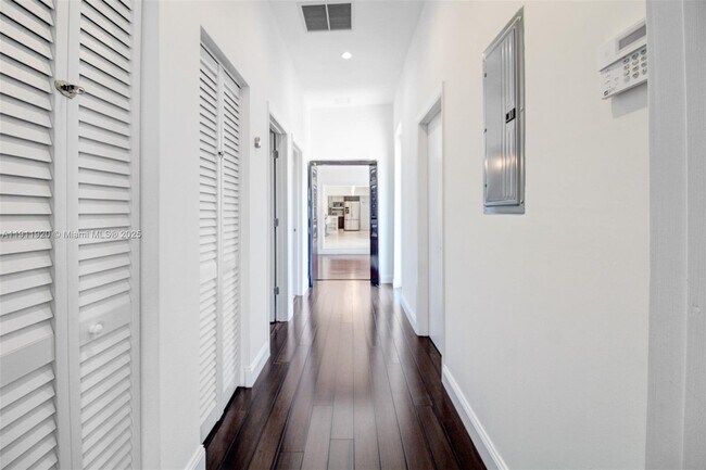 Building Photo - 6900 SW 104th St