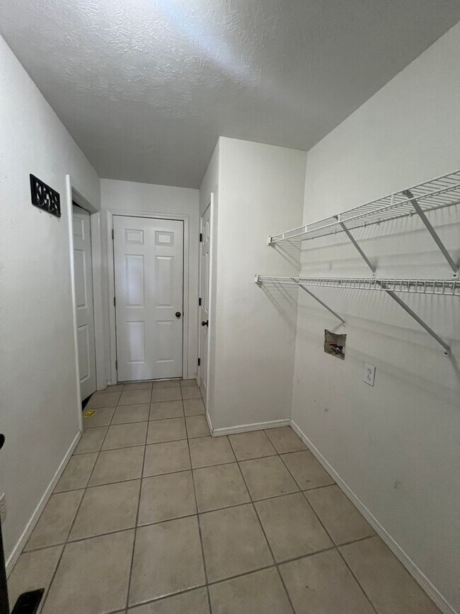 Building Photo - 360 Tall Oaks Dr