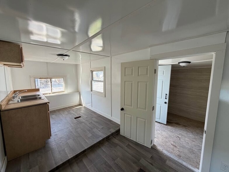 Building Photo - 2825 SE 14th St