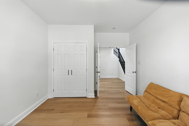 Building Photo - 3018 Silver Charm Cir