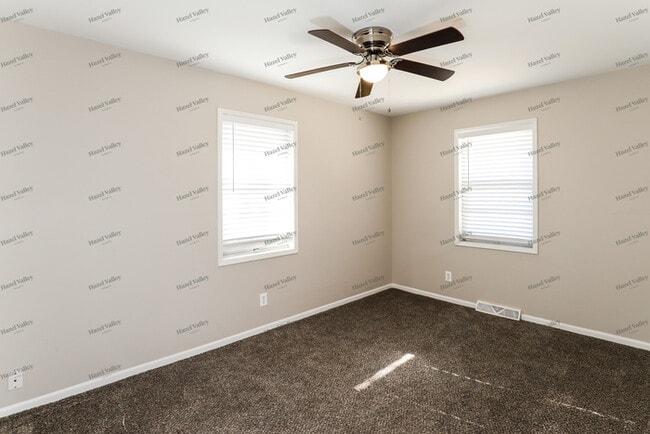 Building Photo - 5617 N Smalley Ave