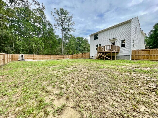 Building Photo - 3-Bedroom Retreat With 2.5 Baths In Fayetteville