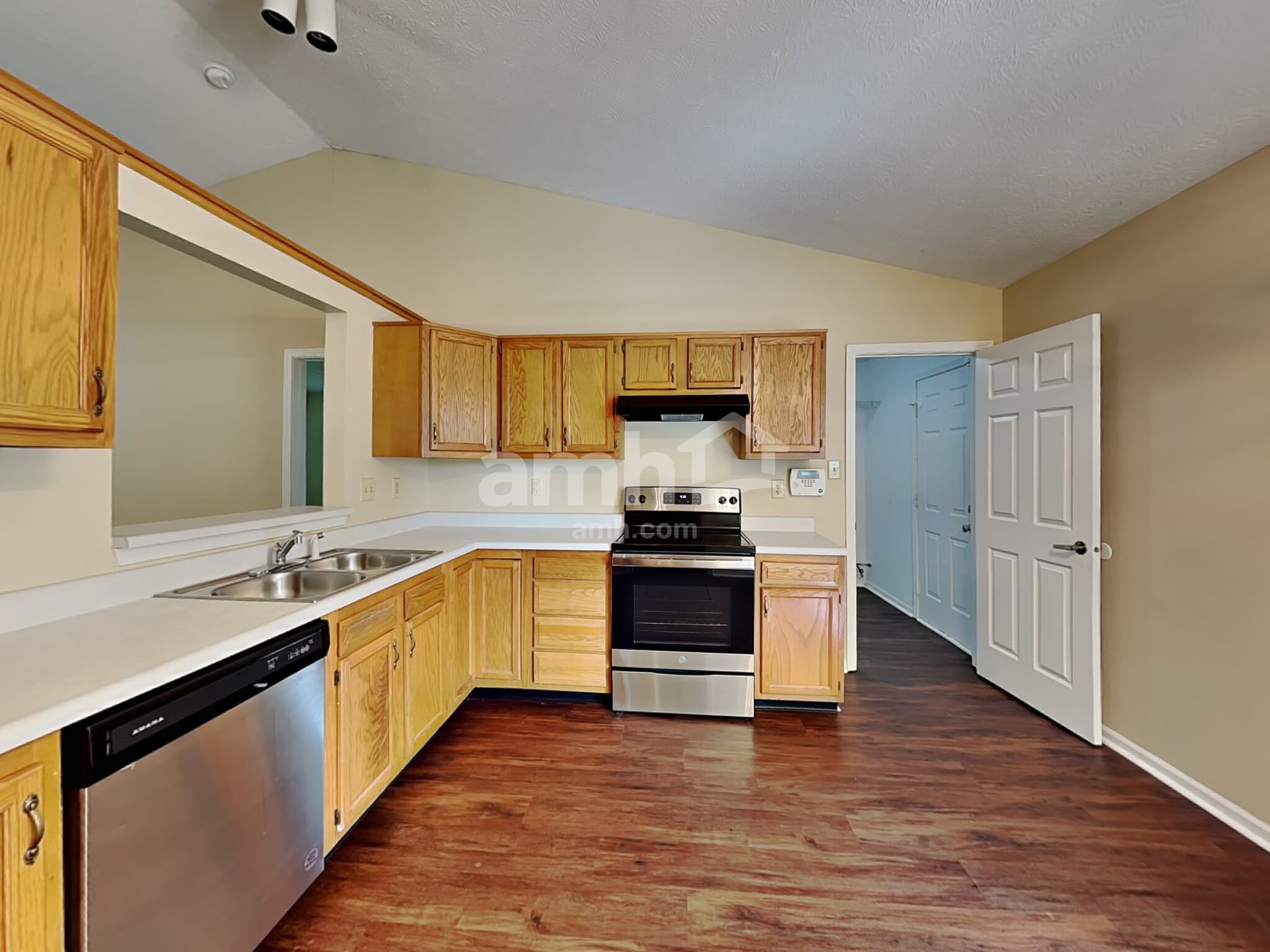 Building Photo - 113 E Carolina St